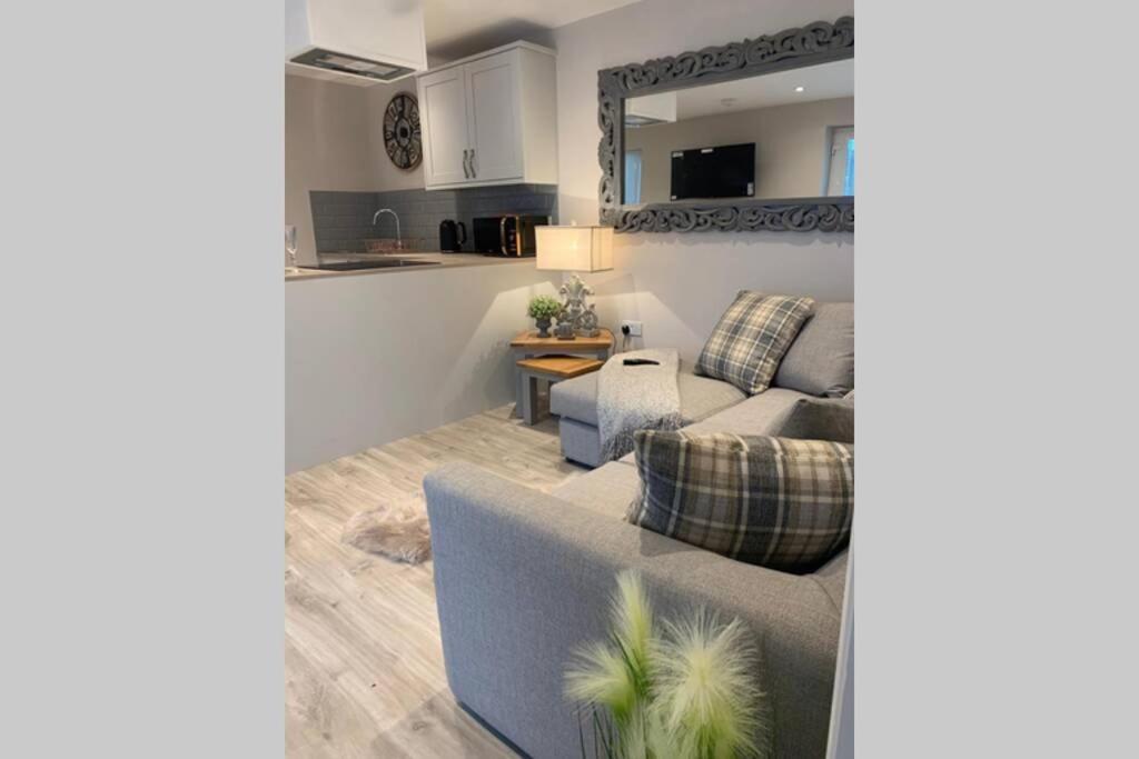 Luxury Five Star Cottage One Tantobie ภายนอก รูปภาพ